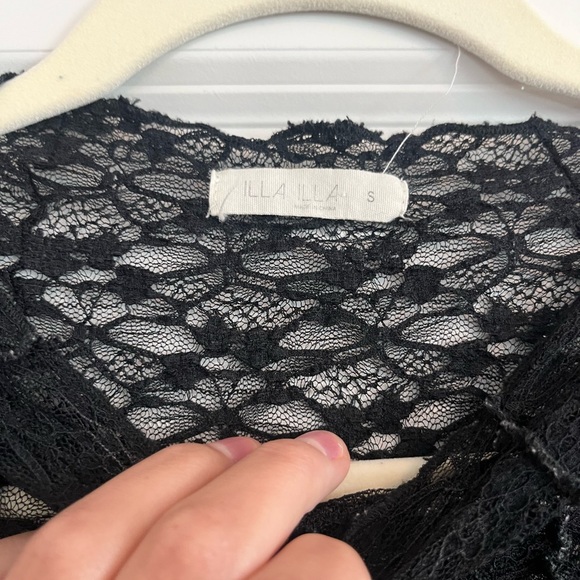 Black lace undershirt - Picture 4 of 4